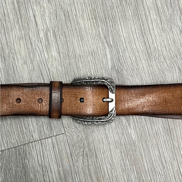 John Varvatos feather buckle Leather Belt. Size 38.